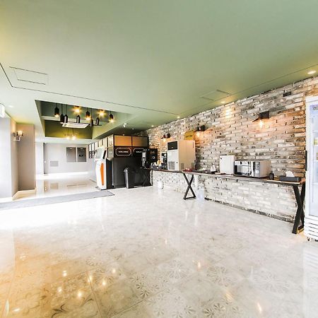 Avenue Hotel Yongin Bagian luar foto
