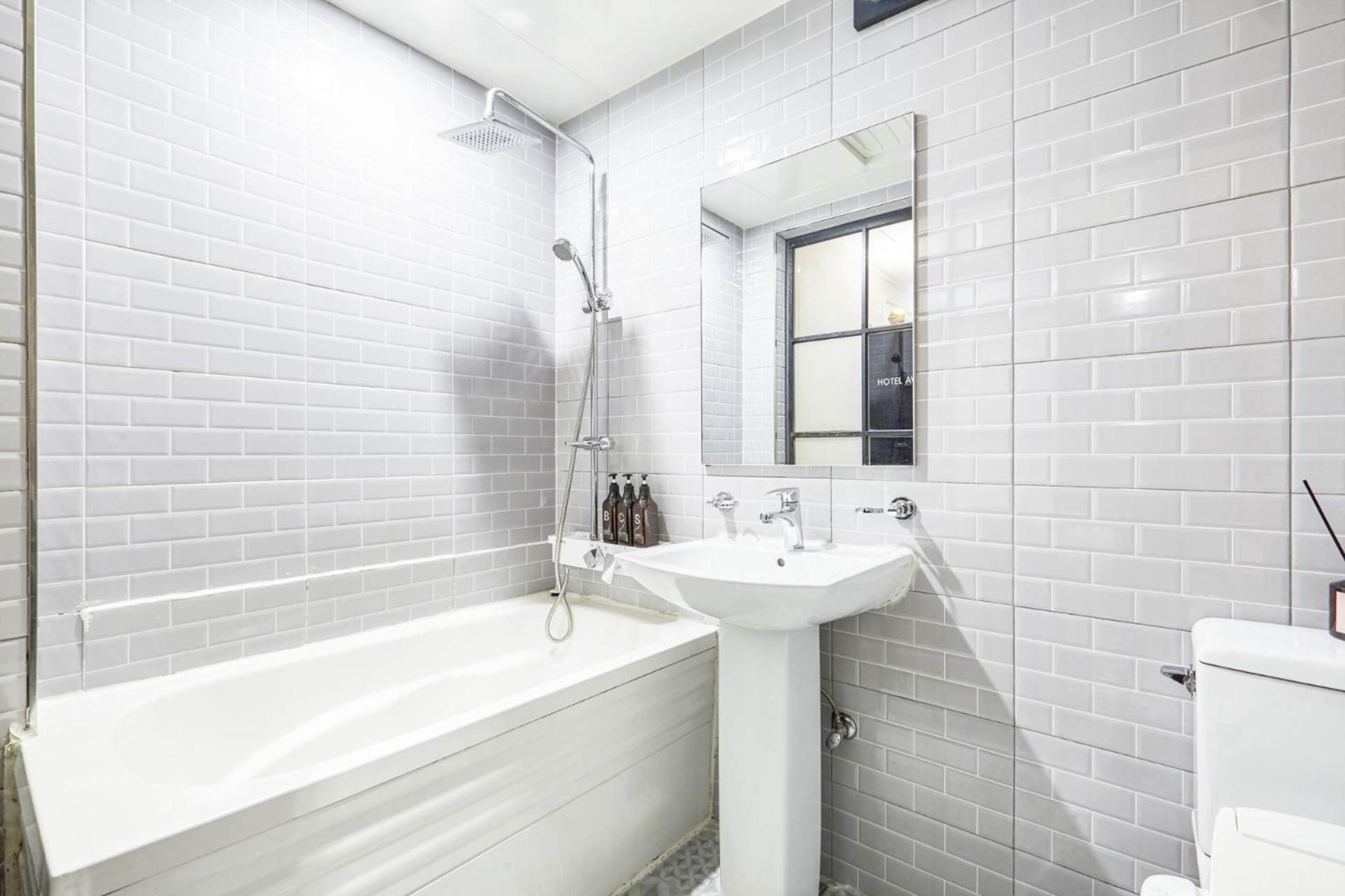 Avenue Hotel Yongin Bagian luar foto
